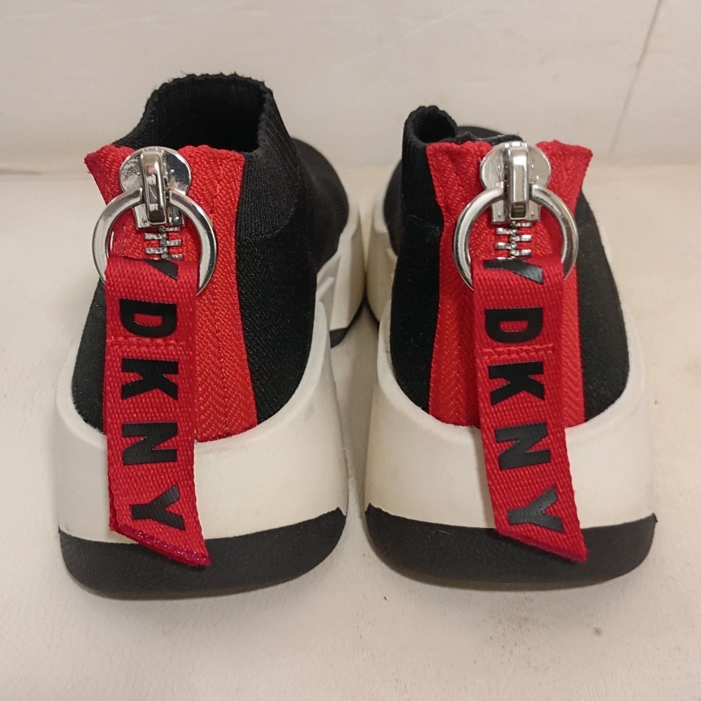 DKNY Marcel Wedge Flat Sneakers Womens Size 6M Black Stretchy Booties Shoes